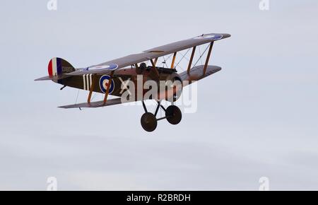 La Première Guerre Mondiale 1918 réplique d'un avion de chasse biplan Sopwith Camel introduit sur le front occidental en 1917 Banque D'Images