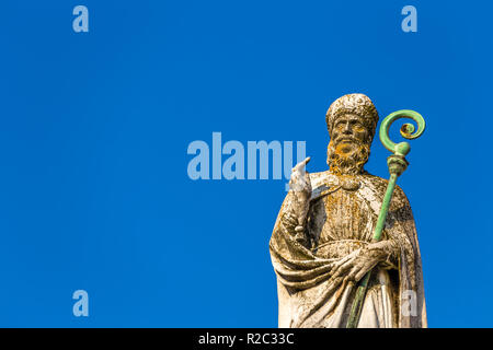 RAVENNA, ITALIE - Le 12 septembre 2018, Sun est éclairante : statue de Saint Apollinaire Banque D'Images