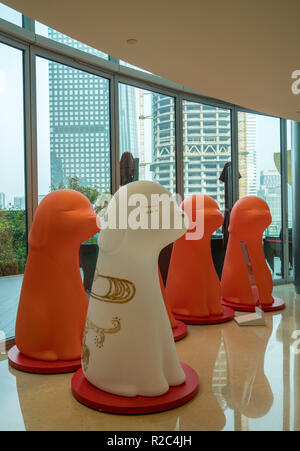 Chien en plastique de formes pour année du chien en Chine Banque D'Images