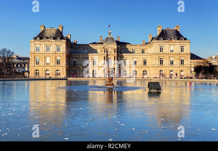 Palais du Luxembourg au Jardin du Luxembourg, Paris, France Banque D'Images