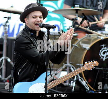 La vedette de musique country Hunter Hayes se produit en concert à la NASCAR moteur EcoBoost 400 à Homestead-Miami Speedway à Homestead, Floride le 18 novembre 2018. Banque D'Images