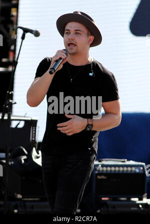 La vedette de musique country Hunter Hayes se produit en concert à la NASCAR moteur EcoBoost 400 à Homestead-Miami Speedway à Homestead, Floride le 18 novembre 2018. Banque D'Images