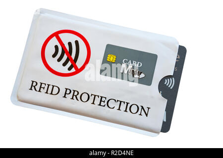 Rappel d'une carte d'identification par radiofréquence RFID blocker manchon opaque électromagnétiquement pour protéger une carte bancaire sans contact contre le skimming UK Banque D'Images