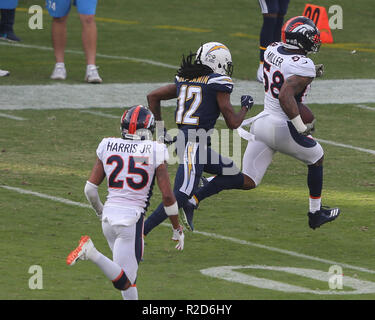 Carson, CA. 18 Nov, 2018. L'extérieur de Denver Broncos secondeur von Miller # 58 avec une interception au cours de la NFL Denver Broncos vs Los Angeles Chargers au Stubhub Center de Carson, Ca, le 18 novembre 2018 (Photo par Jevone Moore) Credit : csm/Alamy Live News Banque D'Images