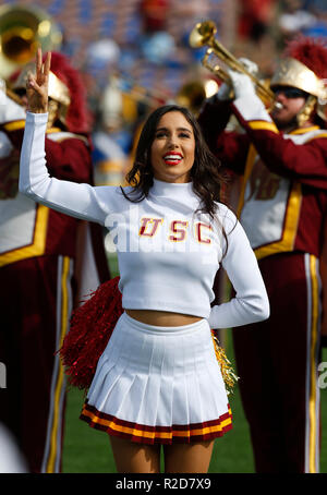 17 novembre 2018, au cours de la cheerleader USC Trojans match de football entre les USC Trojans et l'UCLA Bruins au Rose Bowl de Pasadena, Californie. Charles Baus/CSM Banque D'Images