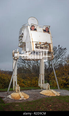 Ashburton, Devon, UK. 16 Nov 2018. La force n'a pas été avec un fan de Star Wars après conseil jobsworths lui a dit un £12000 lifesized réplique d'un scout walker impériale dans son domaine doit être retiré. Paul Parker a le modèle complexe de la sci fi matériel militaire dans le Retour du Jedi mis en place par le côté de l'A38 un mille à l'extérieur, Ashburton Devon. Il l'a mis là pour créer un point de repère local et point de discussion et de créer un intérêt pour le marché de la ville. Mais il était attristé pour recevoir une lettre d'application Teignbridge District Council disant qu'il avait 21 jours pour le retirer bec Banque D'Images