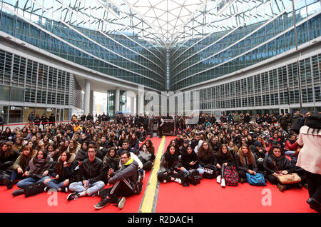 Foto LaPresse - Stefano Porta 19/11/2018 Milano ( mi ) Cronaca sei Non da sola evento contro violenza sulle donne un Palazzo Lombardia Banque D'Images