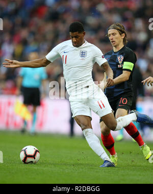 Londres, Royaume-Uni. 18 Nov, 2018. Marcus Rashford d'Angleterre est contestée par Luka Modric de Croatie. Ligue des Nations Unies de l'UEFA A, groupe 4 match, l'Angleterre v la Croatie au stade de Wembley à Londres le dimanche 18 novembre 2018. Veuillez noter les images sont pour un usage éditorial uniquement. Photos par Andrew Verger/Alamy live news Banque D'Images