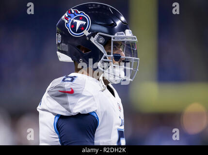 18 novembre 2018 : Tennessee Titans quarterback Marcus Mariota (8) pendant l'action de jeu de football américain NFL entre les Tennessee Titans et les Indianapolis Colts au Lucas Oil Stadium à Indianapolis, Indiana. Battu Indianapolis Indiana 38-10. John Mersits/CSM. Banque D'Images