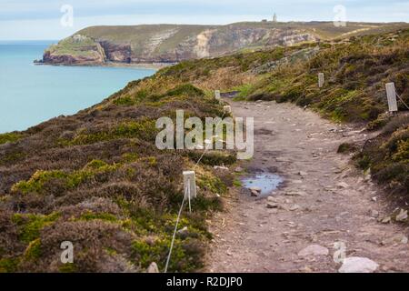 Navigation au Cap Fréhel et la côte de Bretagne typique dans le nord de la France Banque D'Images