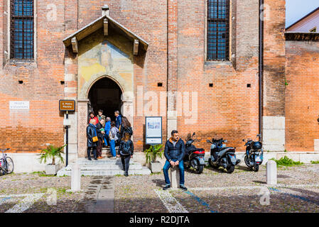 Entrée de la Chiesa di San Giorgetto o San Pietro Martire eglise. Les intérieurs de San Giorgetto est un travail remarquable de l'art avec différentes fresques et peinture Banque D'Images