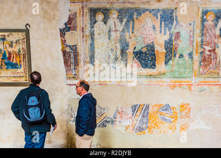 Fresques de la Chiesa di San Giorgetto o San Pietro Martire eglise. Les intérieurs de San Giorgetto est un travail remarquable de l'art avec différentes fresques et p Banque D'Images