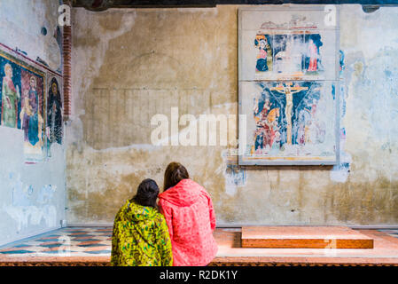 Fresques de la Chiesa di San Giorgetto o San Pietro Martire eglise. Les intérieurs de San Giorgetto est un travail remarquable de l'art avec différentes fresques et p Banque D'Images