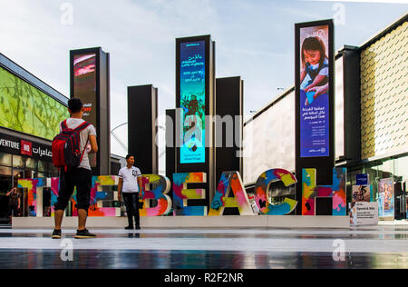 Dubaï, Émirats arabes unis - 16 novembre 2018 : JBR, Jumeirah Beach Residence entrée une populaires Voyage à Dubaï Banque D'Images