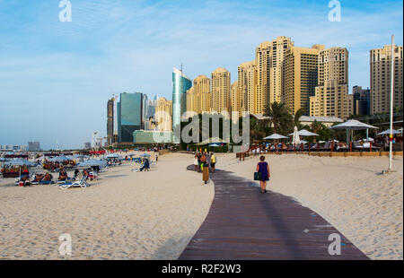 Dubaï, Émirats arabes unis - 16 novembre 2018 : vue panoramique de JBR, Jumeirah Beach Residence populaires Voyage à Dubaï un complexe de plage. Banque D'Images