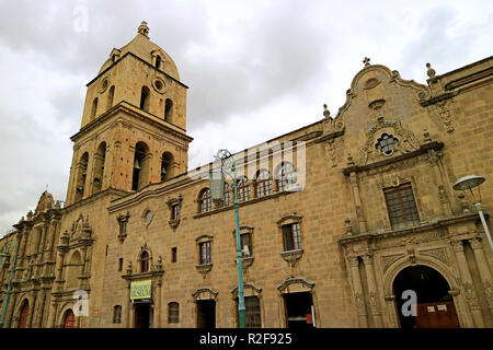 L'église de San Francisco, célèbre monument historique sur la Plaza San Francisco Square, centre-ville de La Paz, Bolivie, Amérique du Sud Banque D'Images