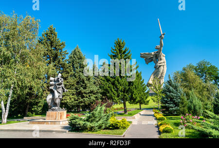 La patrie des appels, une statue colossale sur Mamaïev Kurgan à Volgograd, Russie Banque D'Images