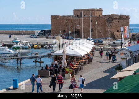 Le port de Paphos et du château médiéval, Paphos (Pafos), District de Pafos, République de Chypre Banque D'Images