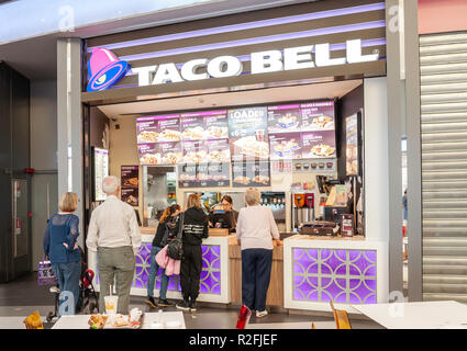 Taco Bell restaurant mexicain à food court, Kings Avenue Mall, Tombs of the Kings Avenue, Paphos (Pafos), District de Pafos, République de Chypre Banque D'Images