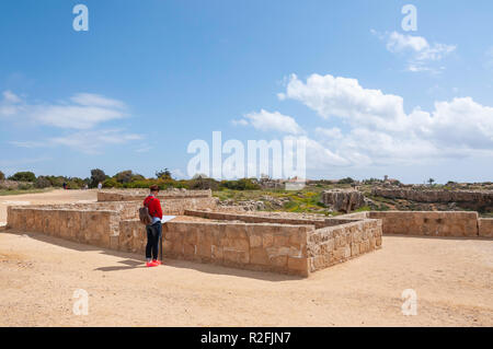 Rez-de-niveau de tombeau sculpté rock dans les tombeaux des rois, les Tombeaux des Rois Avenue, Paphos (Pafos), District de Pafos, République de Chypre Banque D'Images