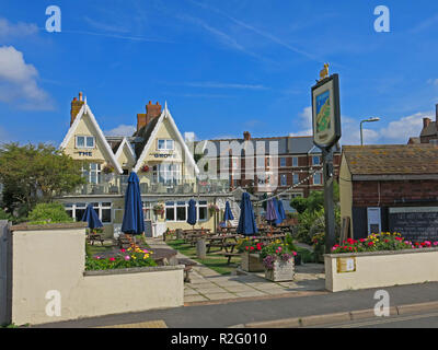 Le Grove pub en bord de mer sur l'Esplanade en Exmouth, Devon, England, UK Banque D'Images