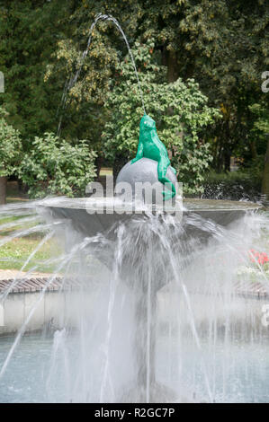 Fontaine de jardin public à Ciechocinek, Pologne. 3 septembre 2018 © Wojciech Strozyk / Alamy Stock Photo Banque D'Images