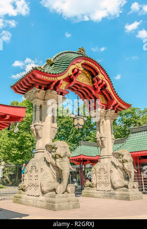 Elephant Gate au zoo de Berlin, Allemagne Banque D'Images