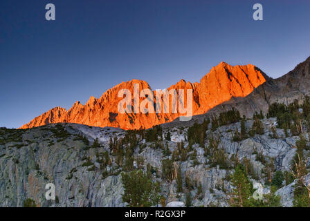 La palissade du milieu vu au lever du soleil à partir de la région près de Brainard Lake, la région de Palisades, John Muir Wilderness, crête de la Sierra Nevada, Californie, USA Banque D'Images