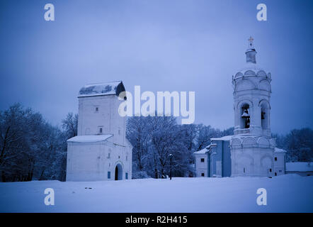 Église de Saint-Georges avec château d'eau, clocher et le réfectoire à Kolomenskoye, Moscou, Russie Banque D'Images