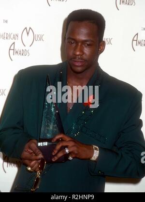 LOS ANGELES, CA - le 25 janvier : chanteur Bobby Brown assiste à la 20e édition des American Music Awards le 25 janvier 1993 au Shrine Auditorium à Los Angeles, Californie. Photo de Barry King/Alamy Stock Photo Banque D'Images