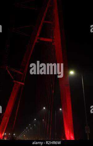 Pont Signature se construit sur la rivière près de Wazirabad Yamuna à New Delhi, Inde Banque D'Images