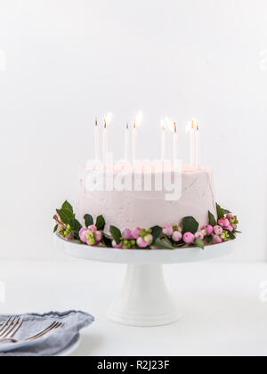 Gâteau au chocolat avec de l'eau de rose givré Banque D'Images