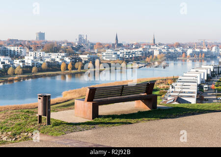 Offres et demandes de logement très populaire au lac artificiel Phoenix Voir à Dortmund, Hörde/ Hoerde ouvert, 2010 Banque D'Images