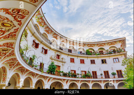 Photo d'un bâtiment historique à la Plaza del Cabildo à Séville, Espagne Banque D'Images