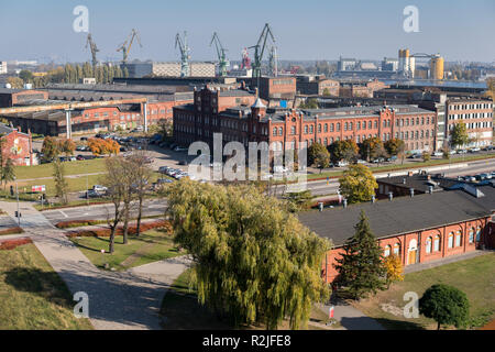 Octobre, 2018, Gdansk, Pologne : paysage de ville avec l'ancien bâtiment des chantiers navals de Gdansk, lieu historique de la grève des travailleurs polonais en août 1980, en vertu de Banque D'Images