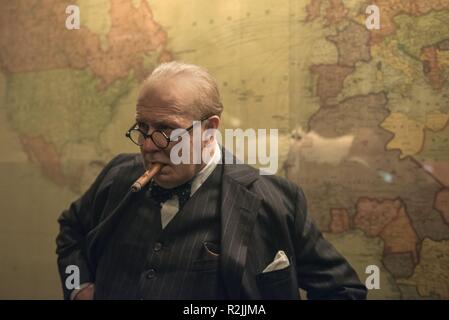 Moment sombre de l'Année : 2017 UK Réalisateur : Joe Wright Gary Oldman Banque D'Images