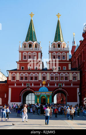 1680 Résurrection Gate, ou Porte ibérique, qui marque l'entrée du manège carré en place Rouge à Moscou, Russie. Banque D'Images