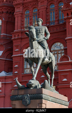 La célèbre statue équestre du Maréchal Joukov à l'extérieur de l'avant de l'Etat russe History Museum, Carré Manezhnaya, Moscou. Par Vyacheslav Klykov Banque D'Images