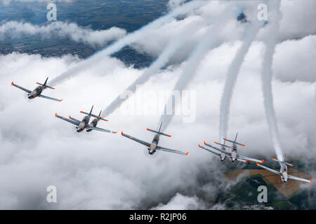 Orlik Aerobatic Team l'équipe de voltige de l'Armée de l'Air polonaise PZL-130 Orlik le volant. Photographié au Royal International Air Tattoo (RIAT) Banque D'Images