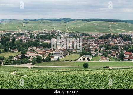 Le nord de la Bourgogne, France, vue de la ville de Chablis, le vin dans la région centre de la France (nord de la Bourgogne), 23 juillet 2017 Banque D'Images