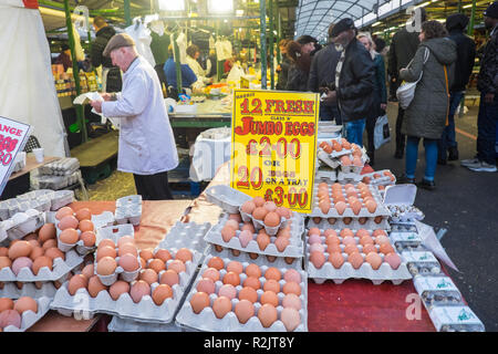 Fruits,et,légumes,Légumes, légumes,bonjour,a,piscine,Section,de,Rag,Marché,Birmingham Bull Ring, centre ville,West Midlands, Angleterre,,UK,GB,Grand,Grande-Bretagne, Banque D'Images