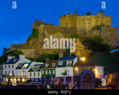 Le Château de Gorey Jersey à l'heure bleue Banque D'Images