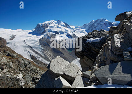 Vue depuis la crête du Gorner au glacier du Gorner, Weissgrat, Monte Rosa (avec Nordend, Dufourspitze, Parrotspitze), Glacier et Liskamm frontaliers. Banque D'Images