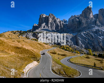 La route du col de Gardena Pass, Groupe du Sella, Dolomites, Tyrol du Sud, Italie, Europe Banque D'Images