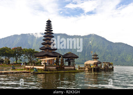 L'INDONÉSIE, Bali, Bedugul, 'temple Pura Ulun Danu Bratan' dans le lac, Banque D'Images