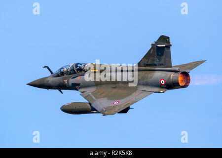 LEEUWARDEN, Pays-Bas - 19 avril 2018 : Armée de l'air Dassault Mirage 2000 avion de chasse avion au décollage lors de l'exercice Frisian Flag. Banque D'Images