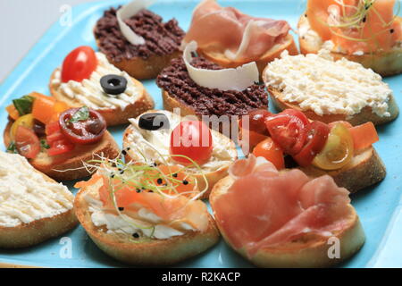 Un ensemble de plusieurs petits sandwiches Banque D'Images