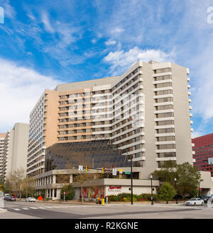 CRYSTAL CITY, Virginia, USA - Crystal Gateway Marriott Hôtel à Crystal City, l'emplacement de l'AC2 Amazon dans le comté d'Arlington. Banque D'Images