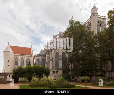 La cathédrale de Chartres ou la cathédrale de Notre-Dame de Chartres (Cathédrale Notre-Dame de Chartres). Chapelle Sant-Piat et abside. Chartres, France Banque D'Images