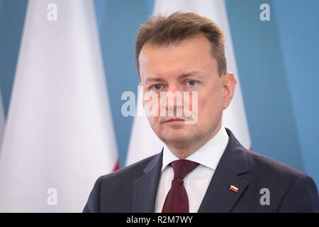 Le ministre polonais de l'Intérieur et de l'Administration Mariusz Blaszczak durant la conférence de presse à propos de ransomware Petya cyberattaques en Pologne, à la Chancellerie du Premier ministre à Varsovie, Pologne, le 28 juin 2017 Banque D'Images